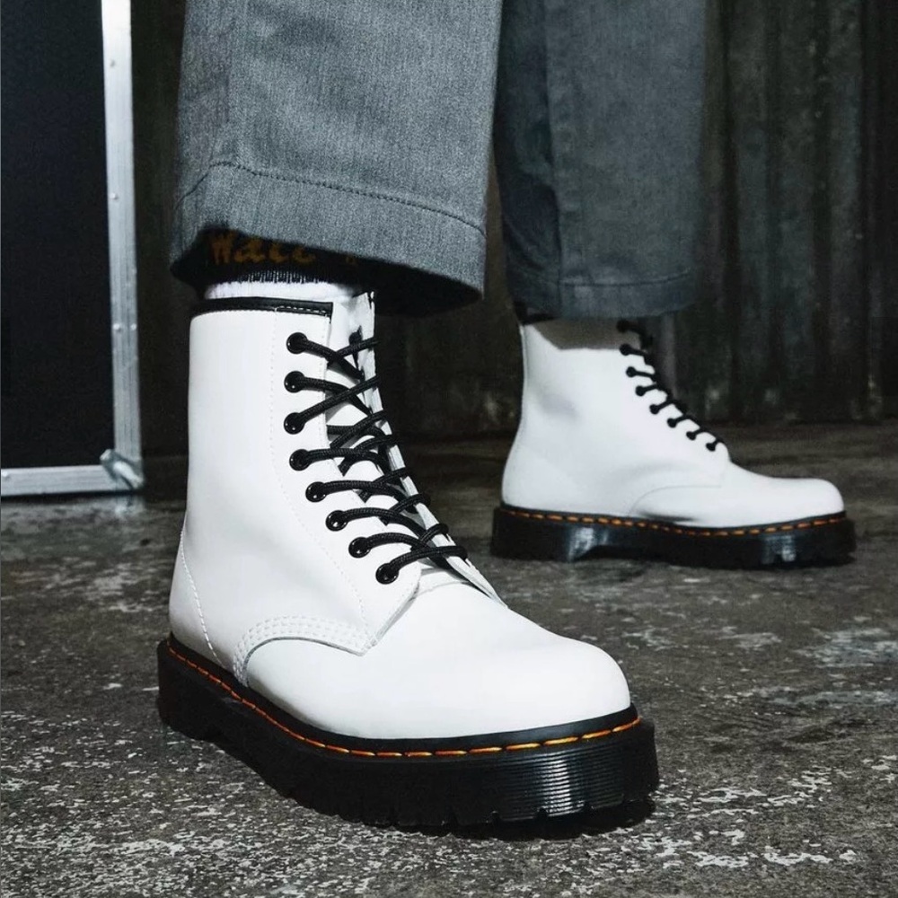 DR.MARTEN 1460 SMOOTH LEATHER LACE UP BOOTS